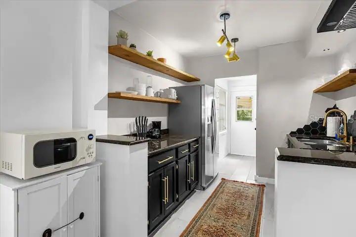 F E TAYLORS SUB - Residential Lease