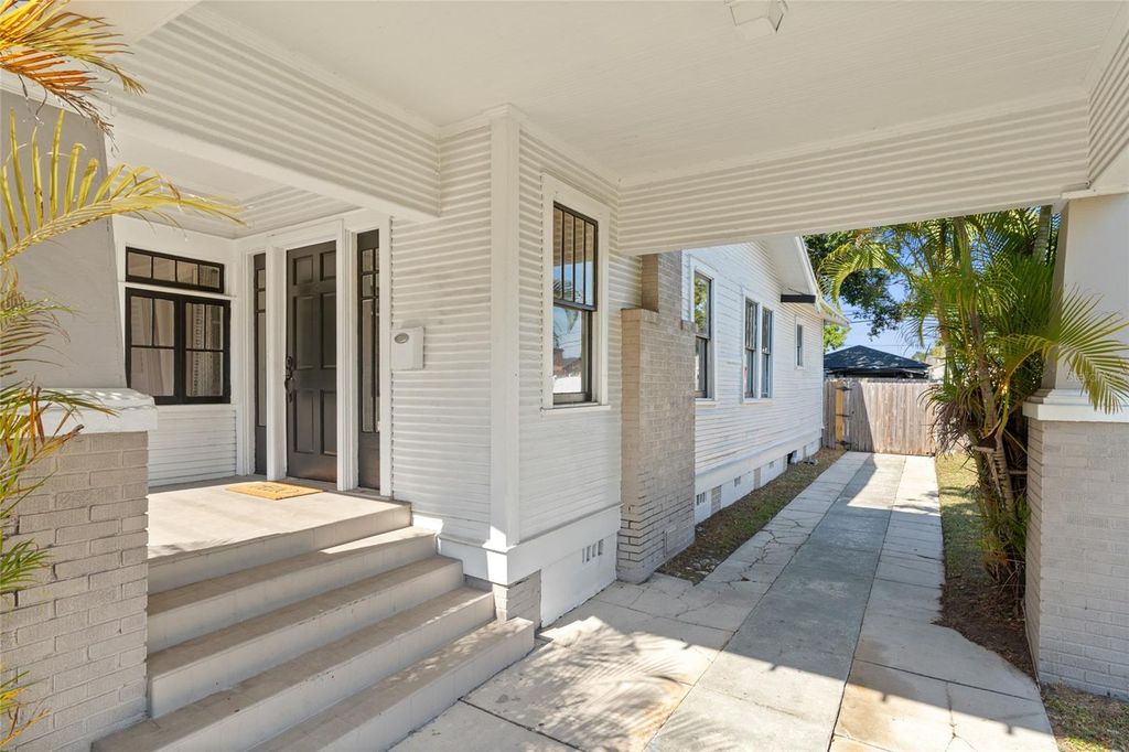 Photo of 2705 W Cordelia Street, Tampa, FL 33607 (MLS # TB8451243)