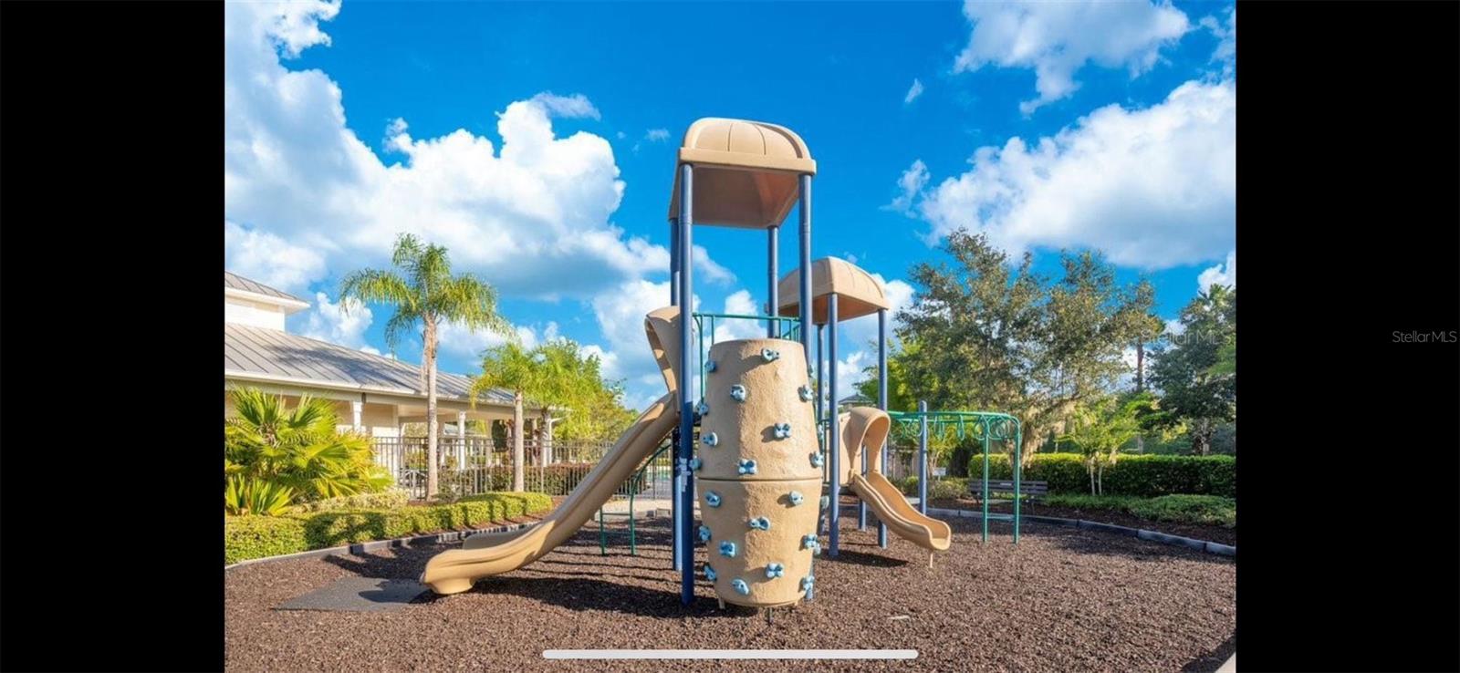 OASIS COVE I/LAKESIDE VILLAGE PH 01 - Residential Lease