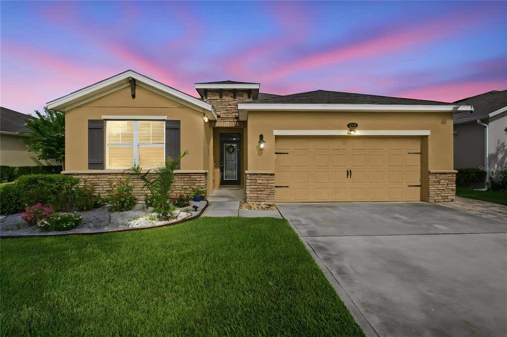 Photo of 632 E Victoria Trails Boulevard, Deland, FL 32724 (MLS # V4950525)