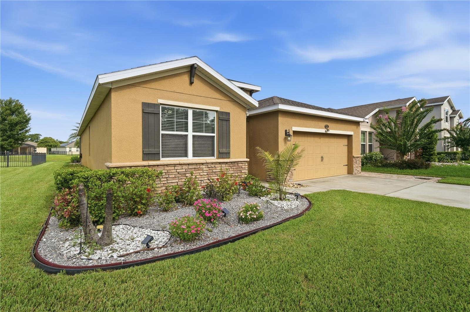632 E VICTORIA TRAILS BOULEVARD