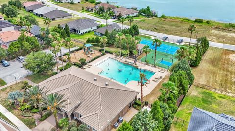 A home in AUBURNDALE