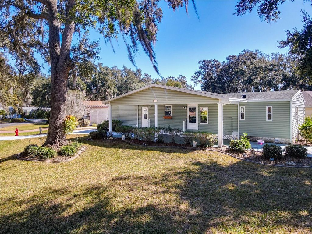 Photo of 25533 Belle Helene, Leesburg, FL 34748 (MLS # G5104285)