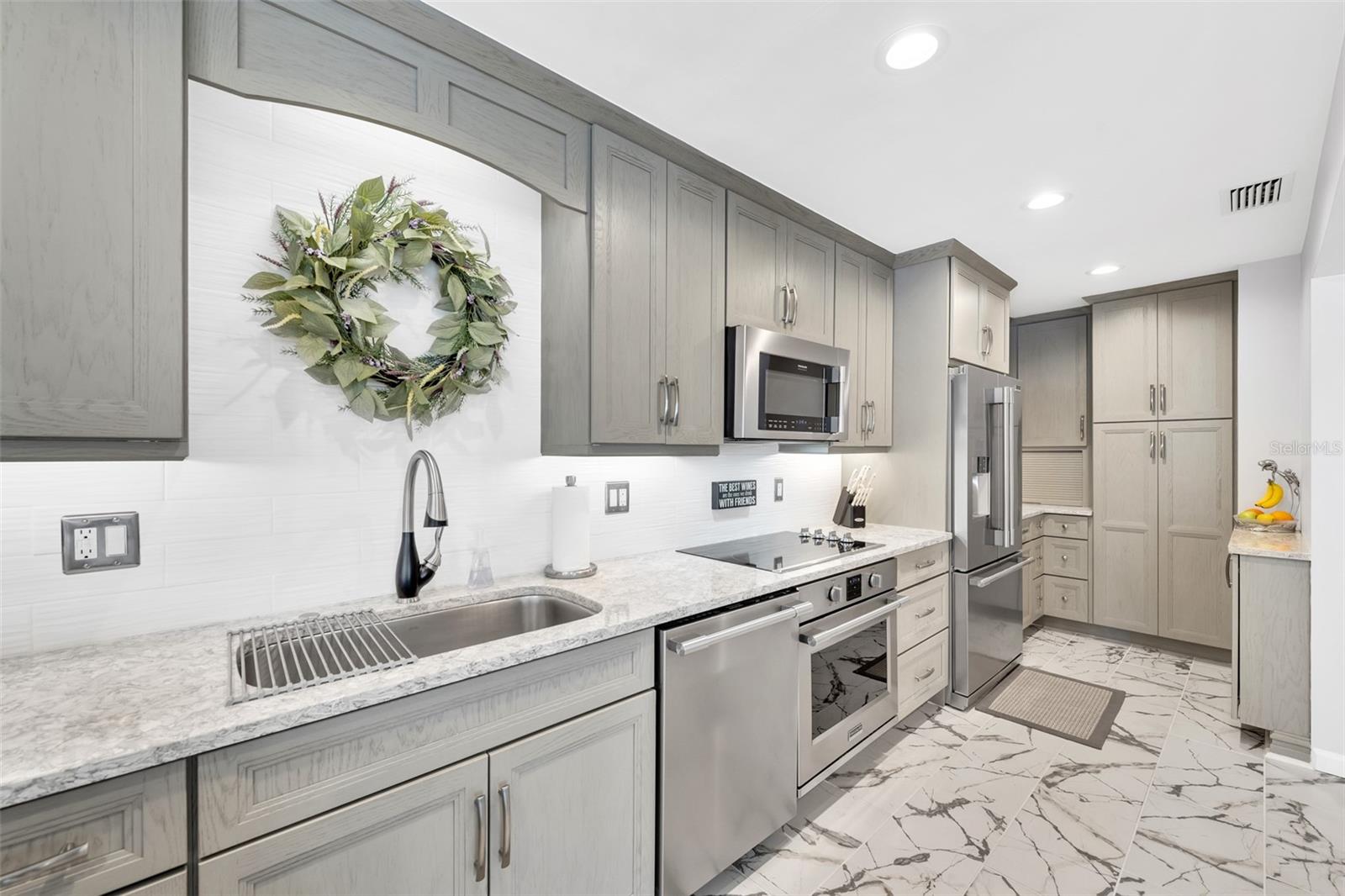 5400 GULF DRIVE APTS 2 - Residential