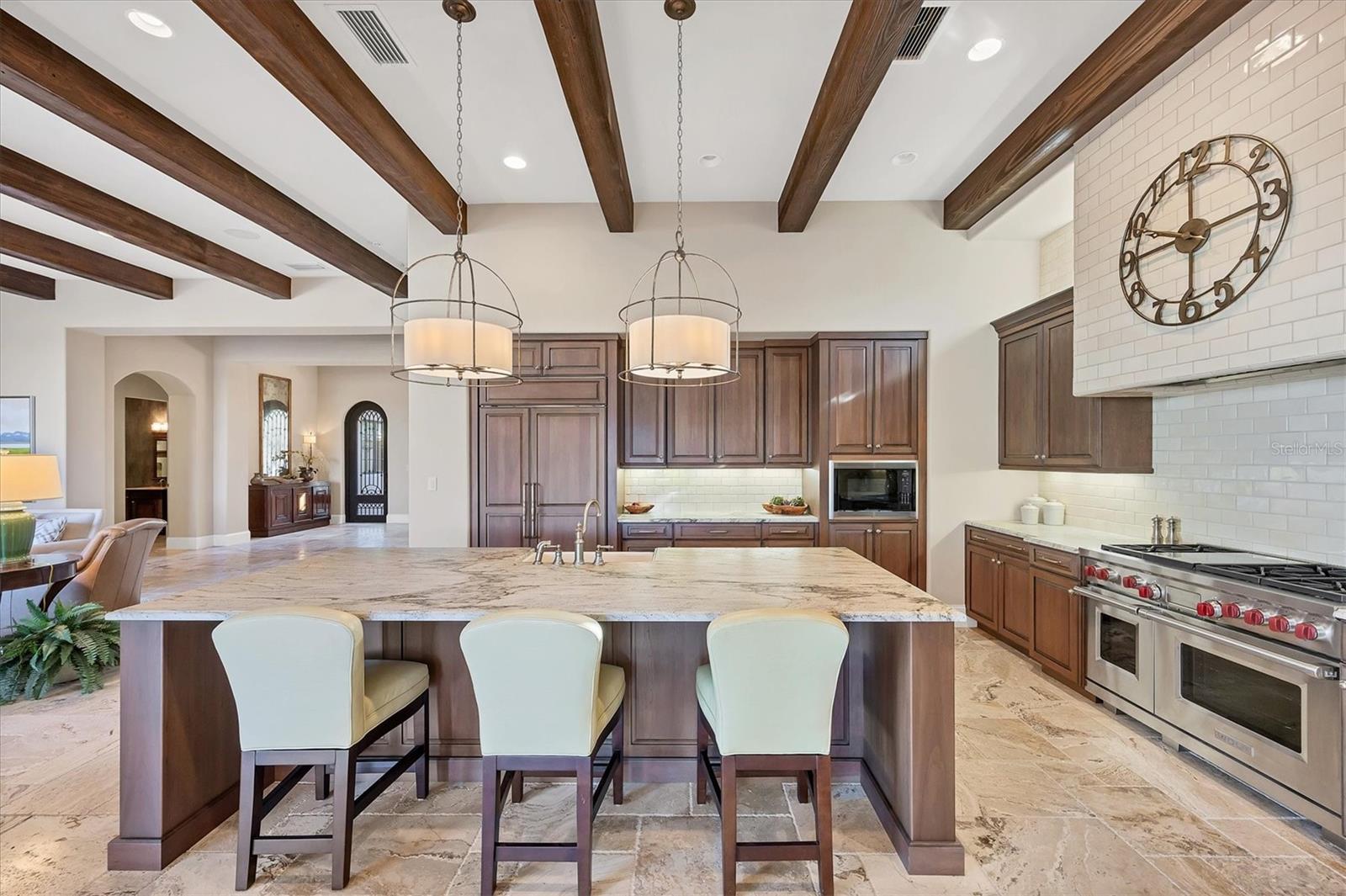 FOUNDERS CLUB - Residential