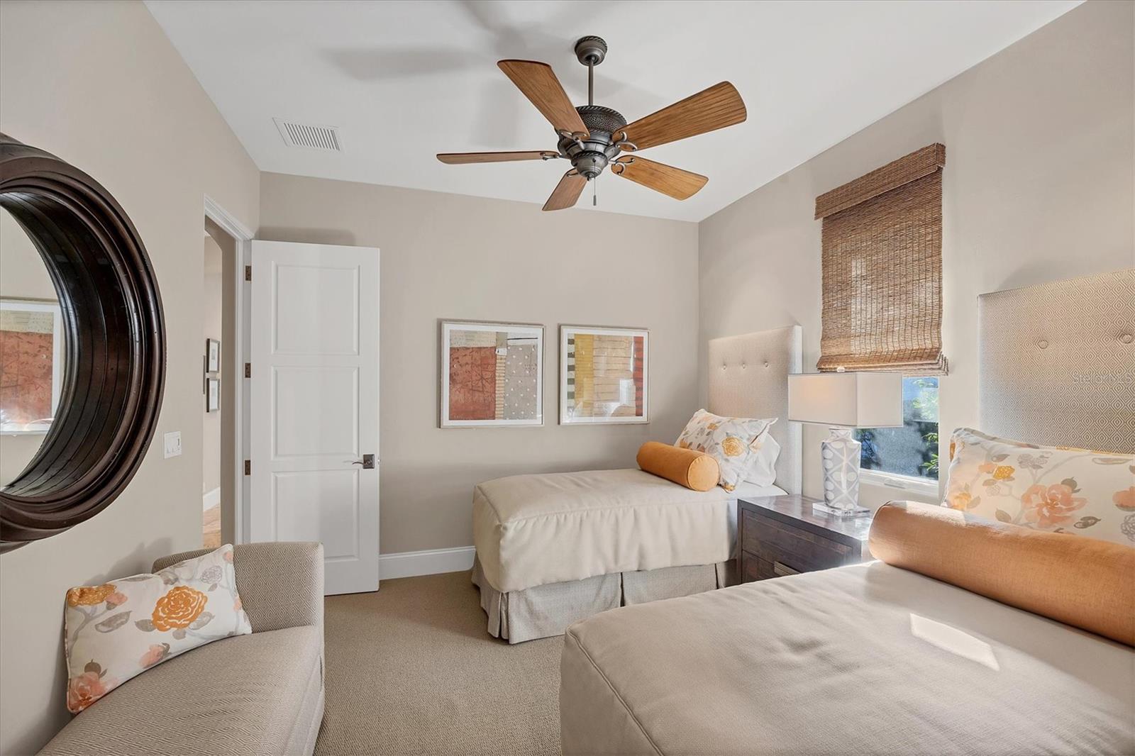 FOUNDERS CLUB - Residential