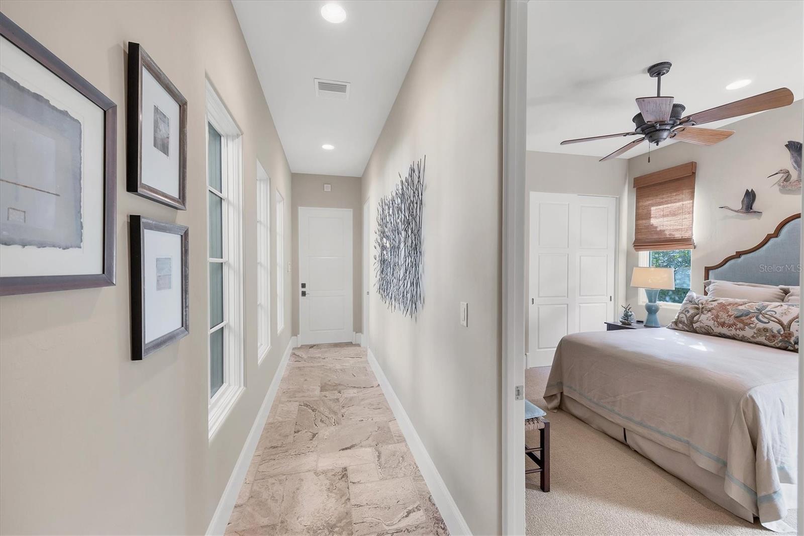 FOUNDERS CLUB - Residential