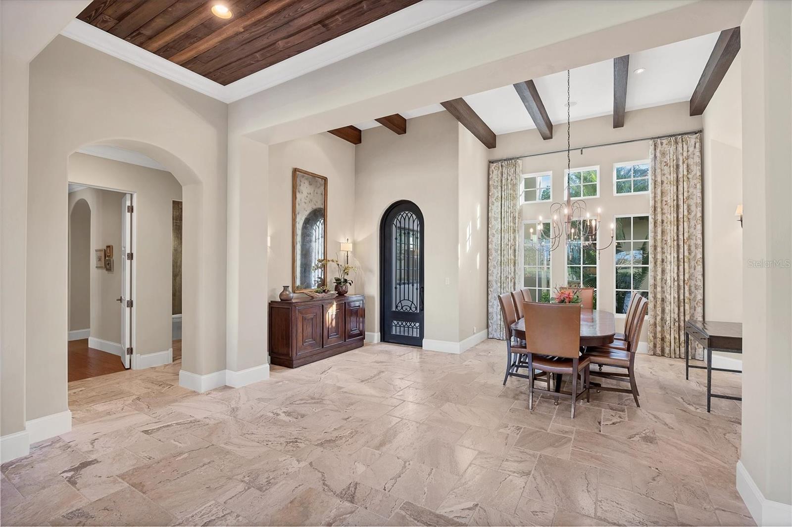 FOUNDERS CLUB - Residential