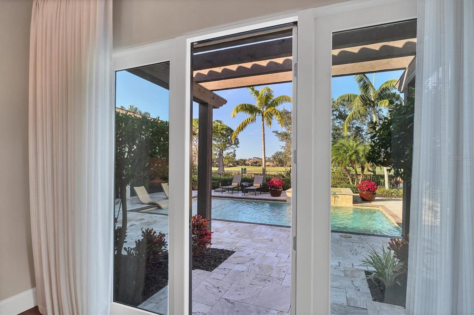 FOUNDERS CLUB - Residential