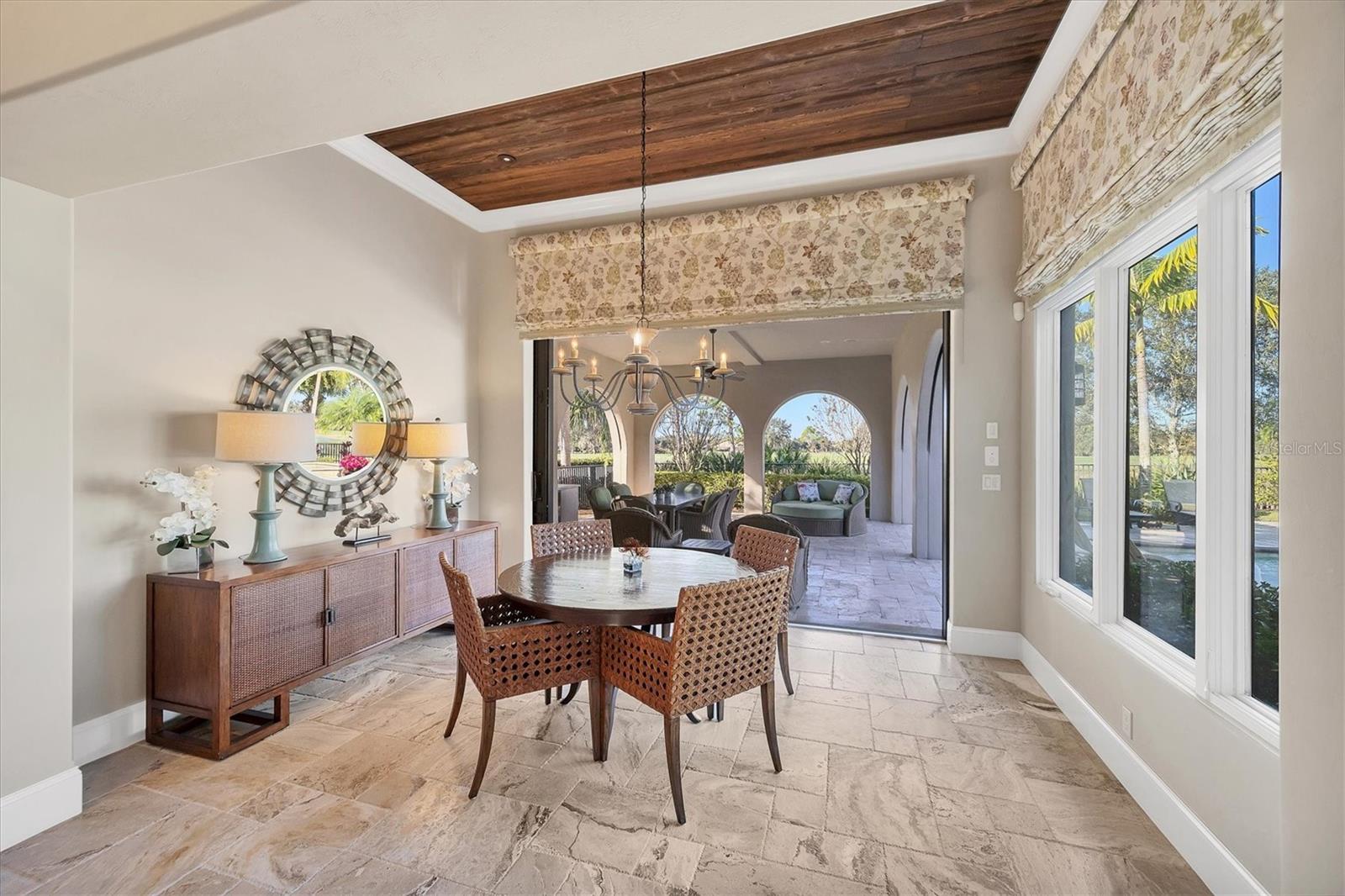 FOUNDERS CLUB - Residential