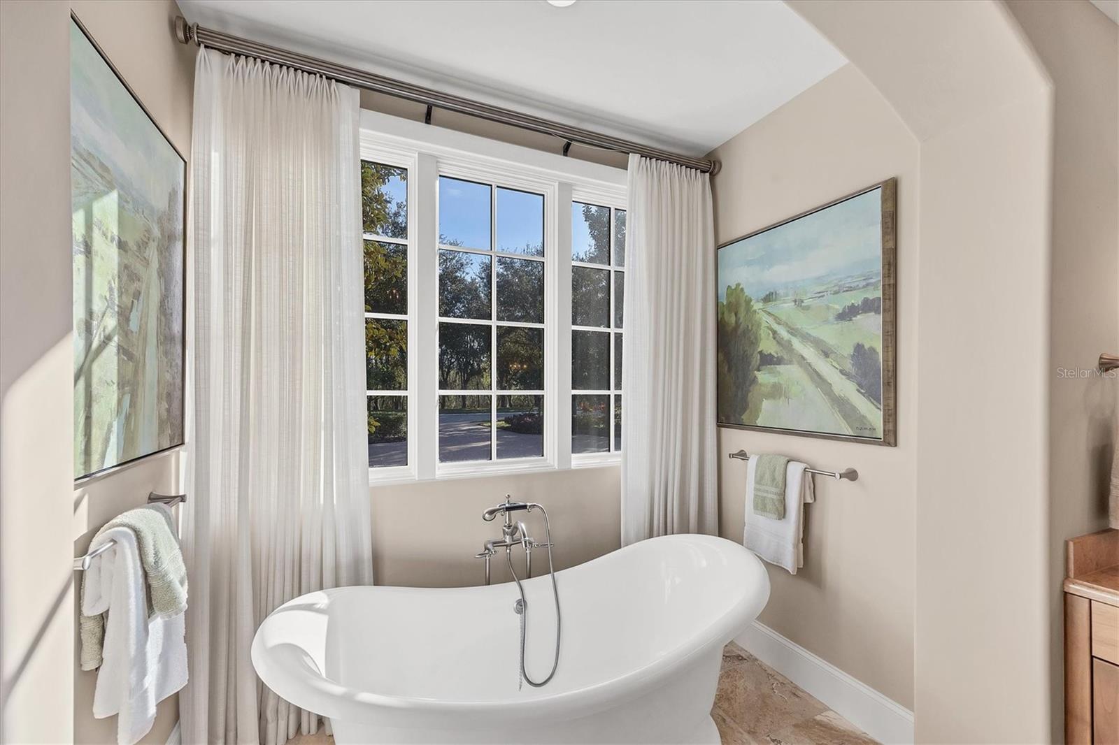 FOUNDERS CLUB - Residential