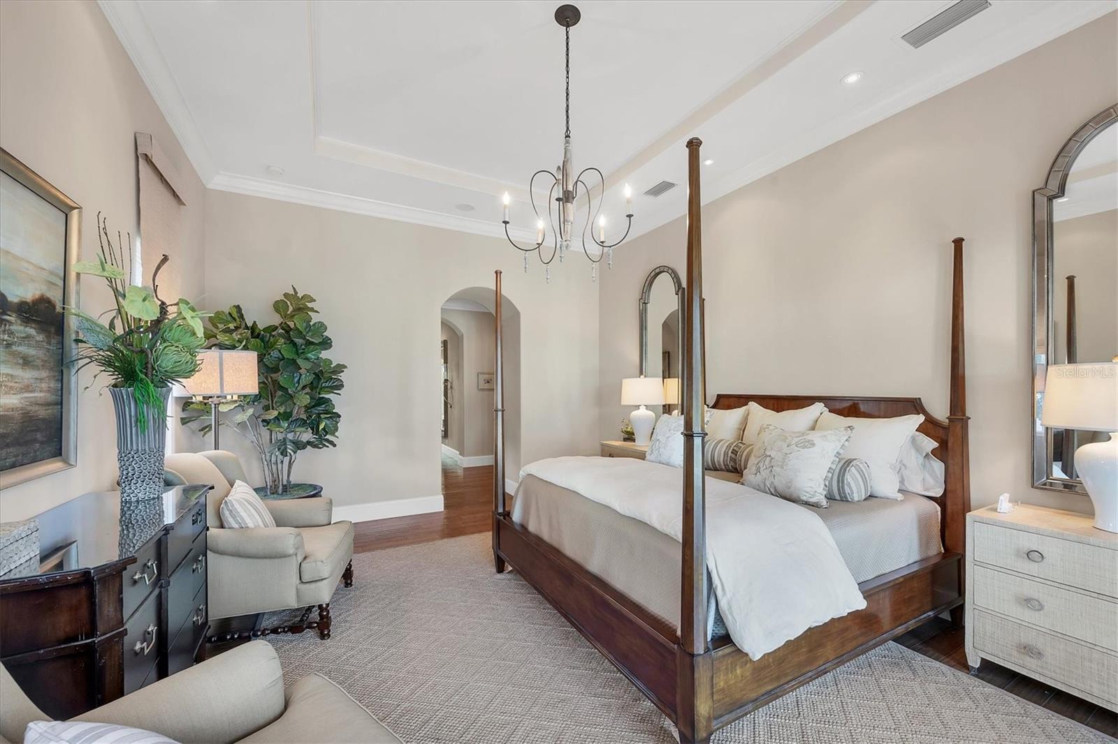 FOUNDERS CLUB - Residential