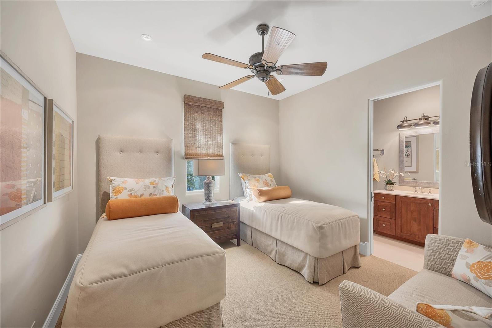 FOUNDERS CLUB - Residential