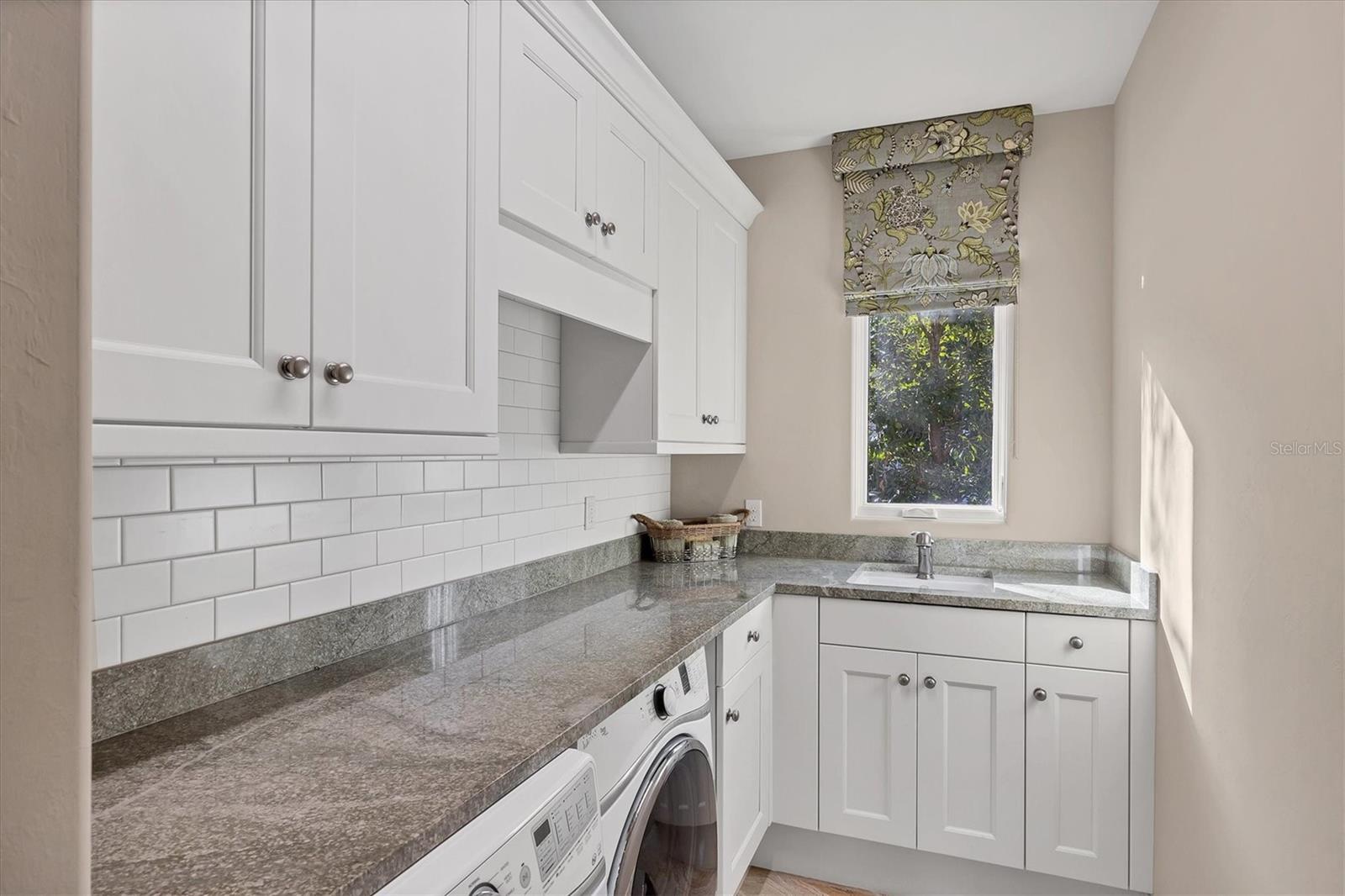 FOUNDERS CLUB - Residential