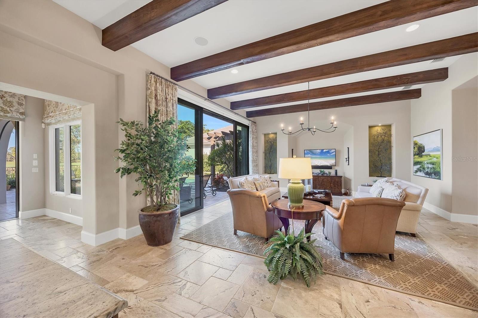 FOUNDERS CLUB - Residential