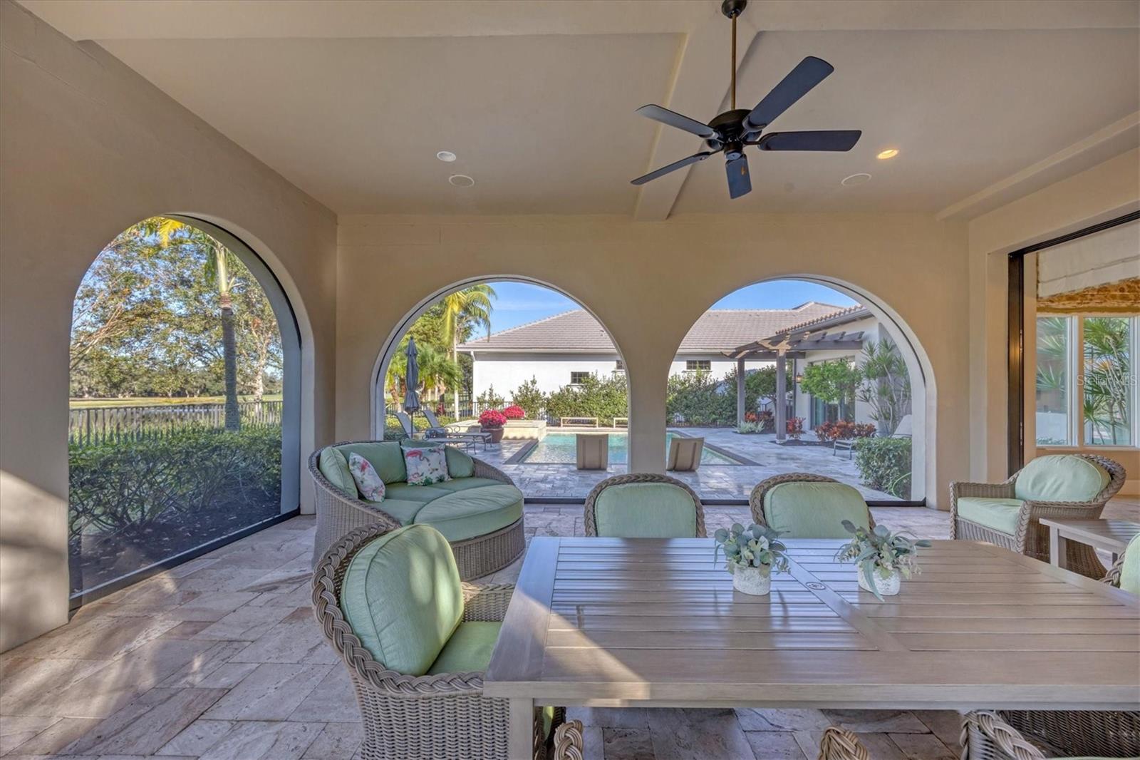 FOUNDERS CLUB - Residential