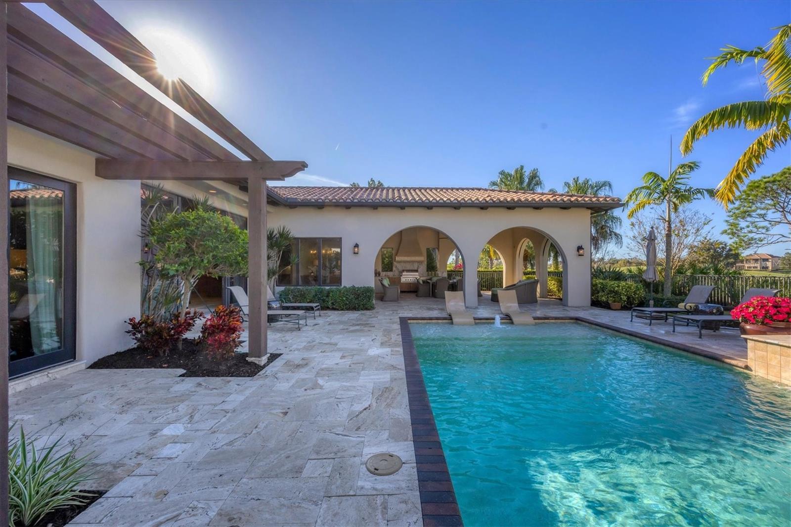 FOUNDERS CLUB - Residential