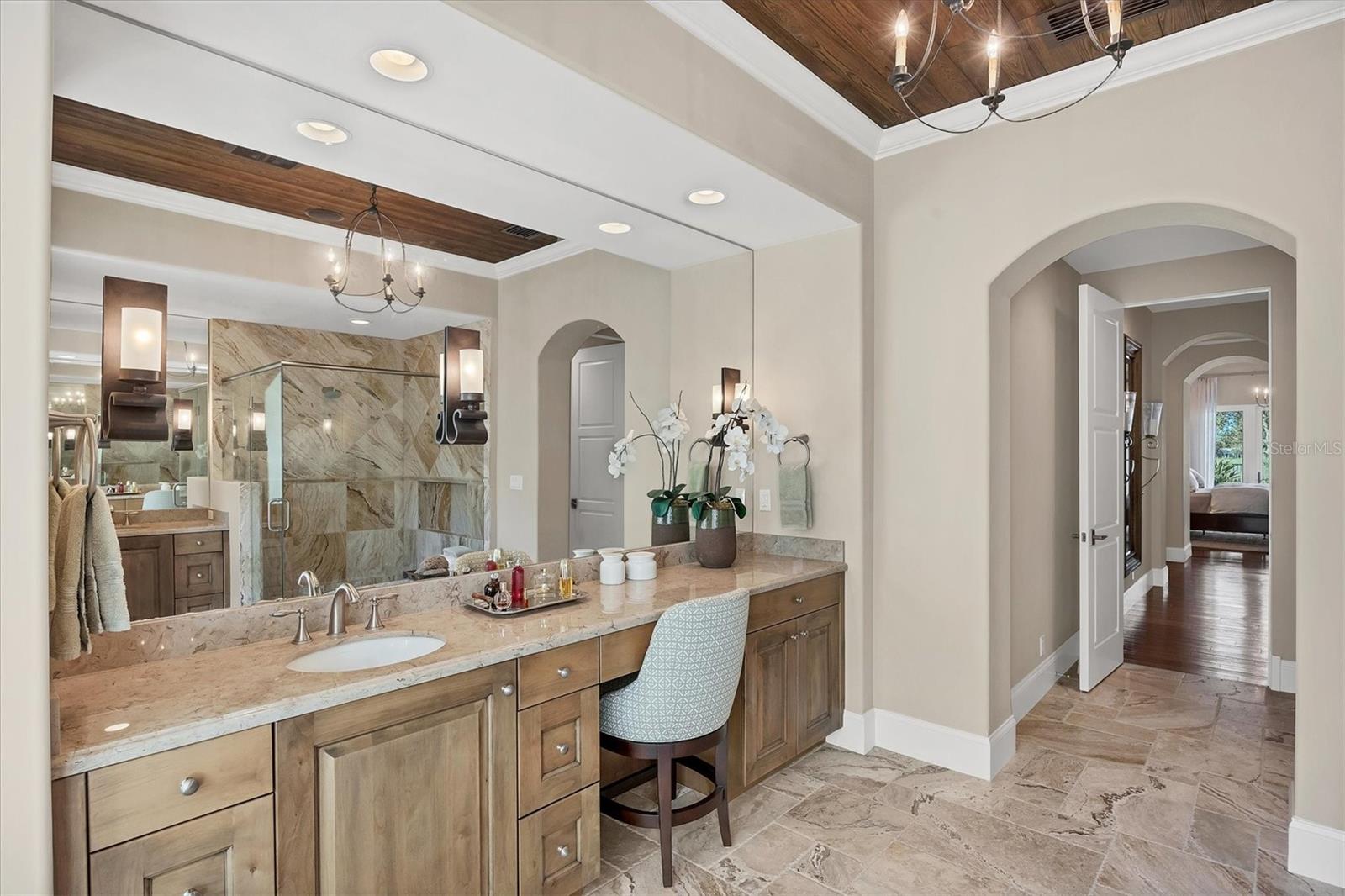 FOUNDERS CLUB - Residential