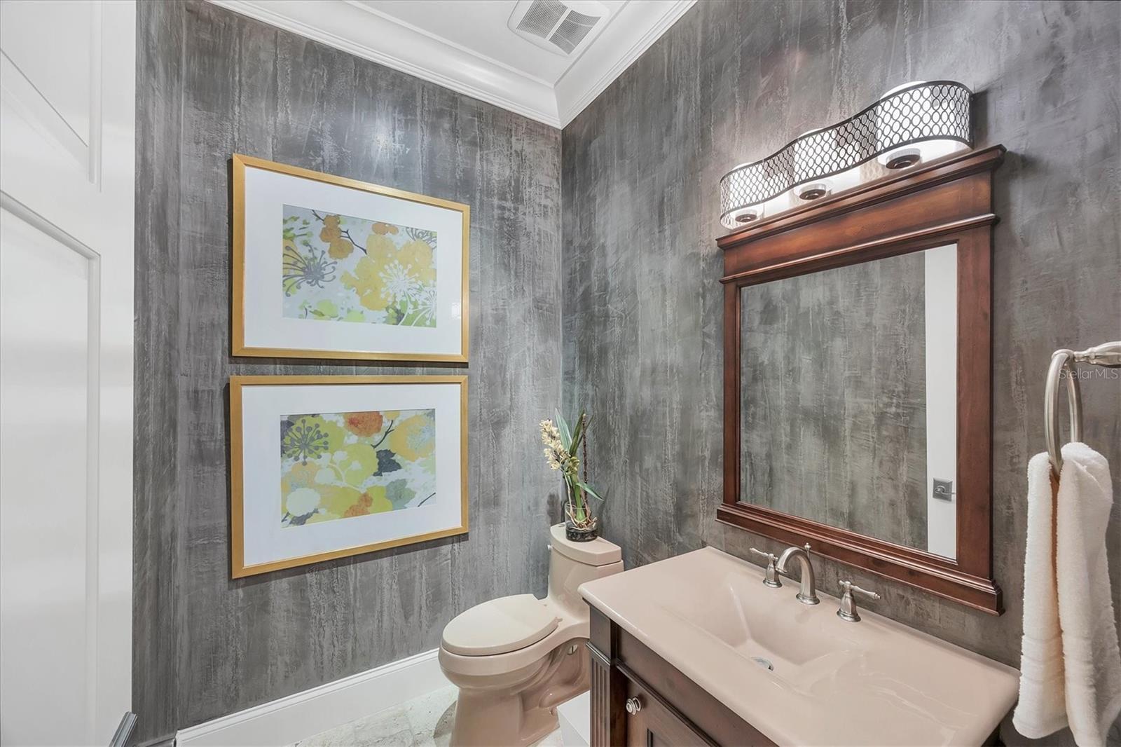 FOUNDERS CLUB - Residential