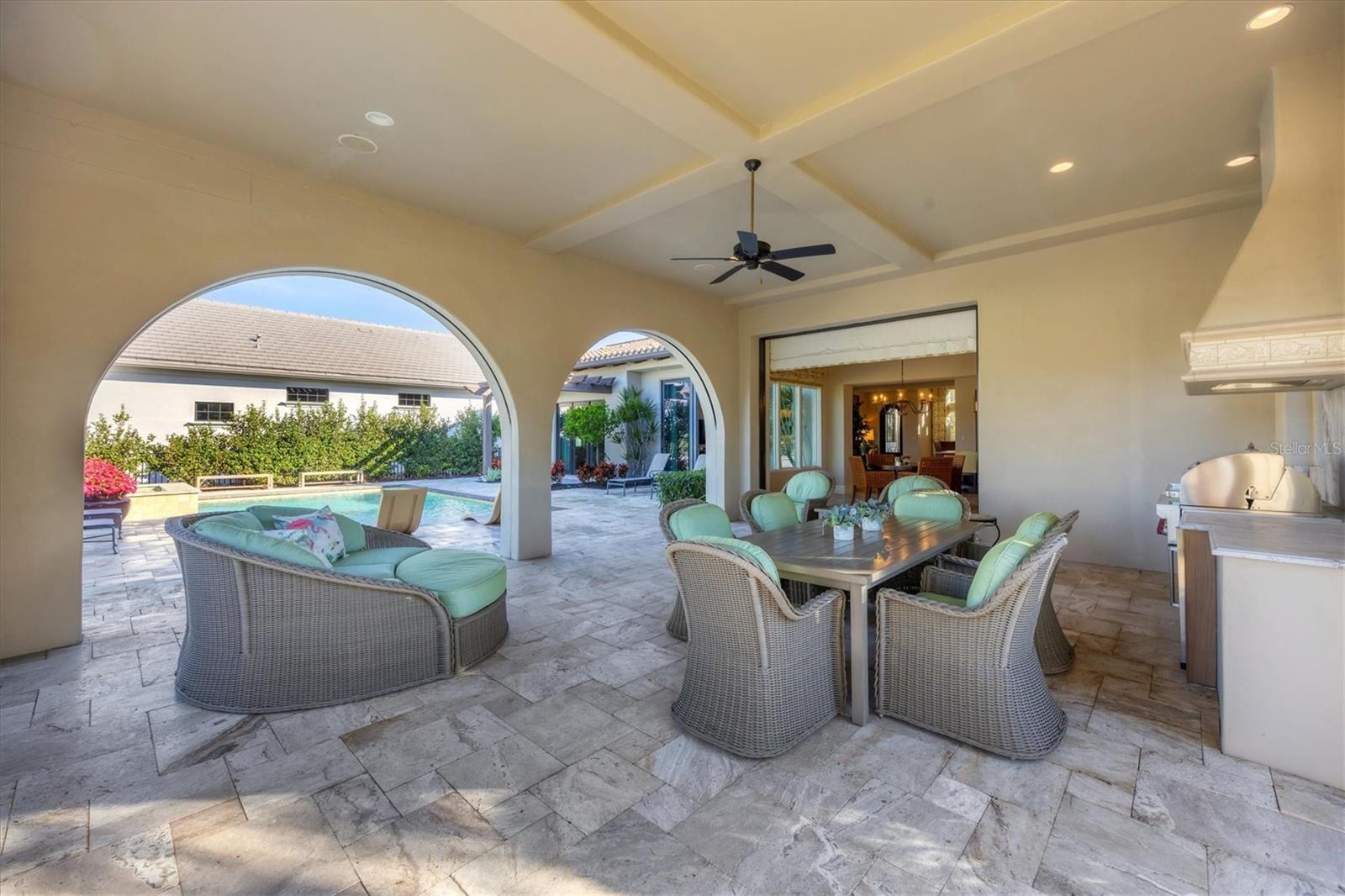 FOUNDERS CLUB - Residential