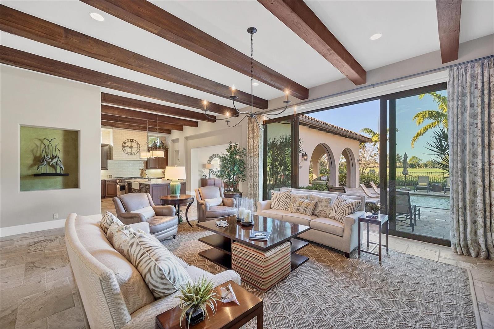 FOUNDERS CLUB - Residential