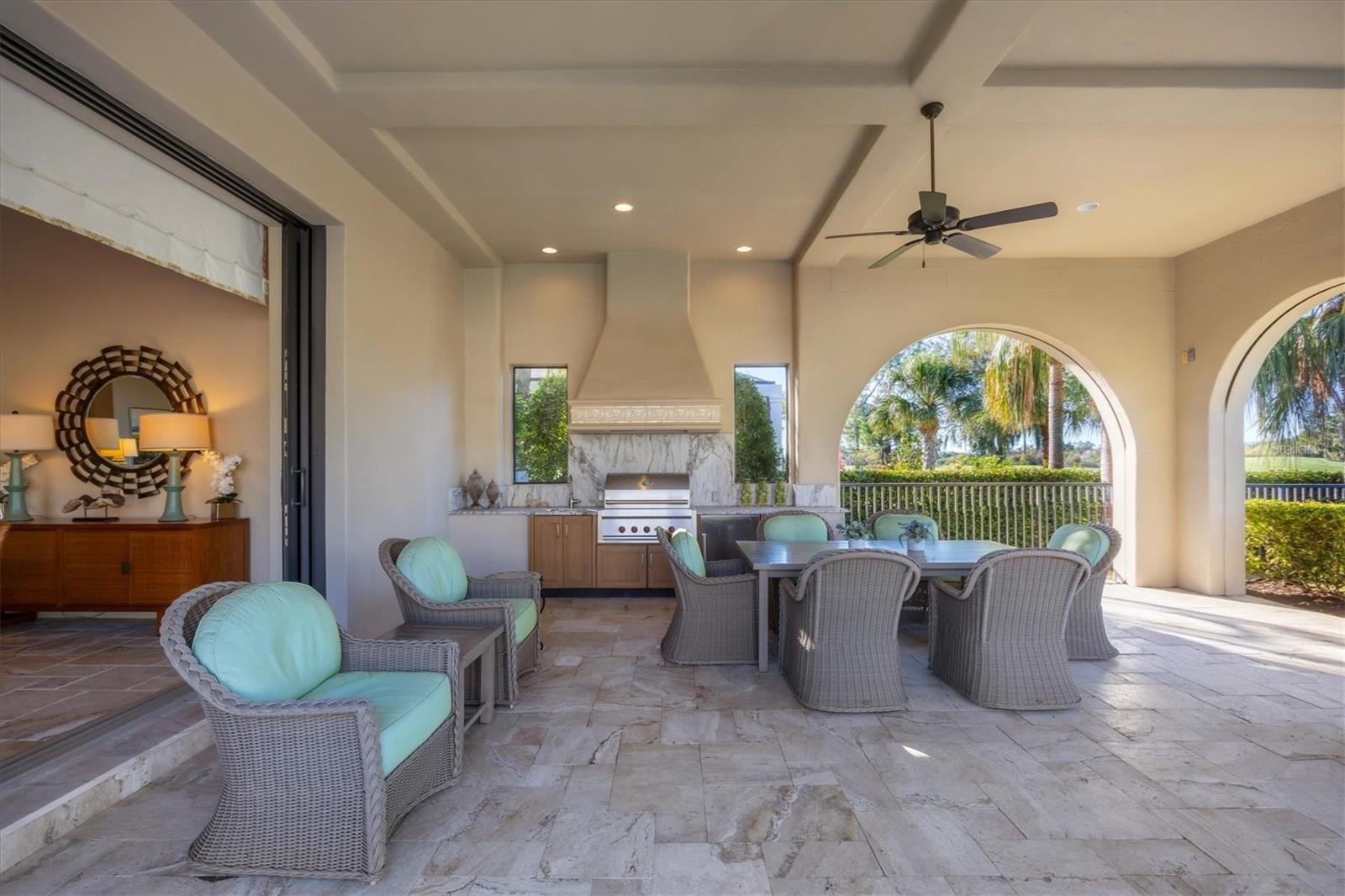 FOUNDERS CLUB - Residential