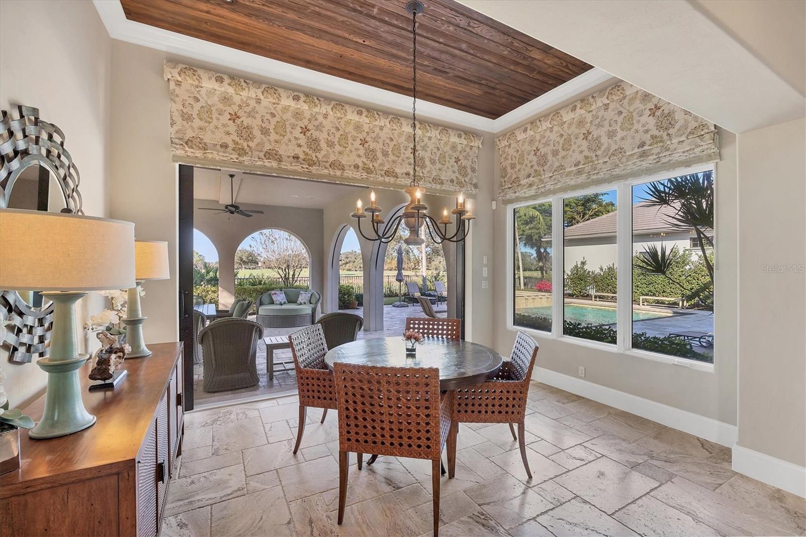 FOUNDERS CLUB - Residential