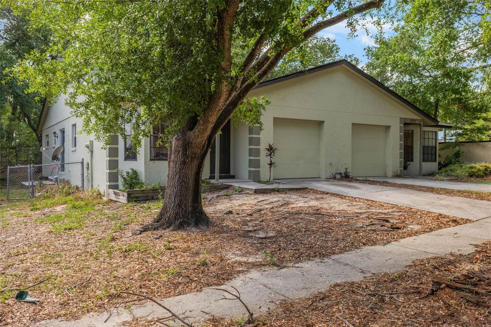 1600/1602 CIMARRON HILLS DRIVE