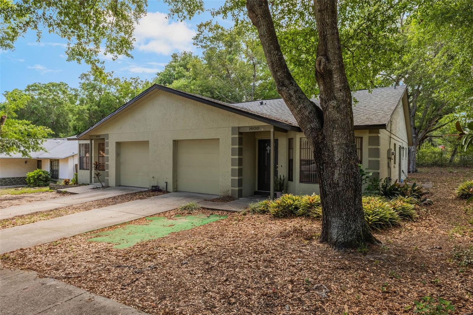 1600/1602 CIMARRON HILLS DRIVE
