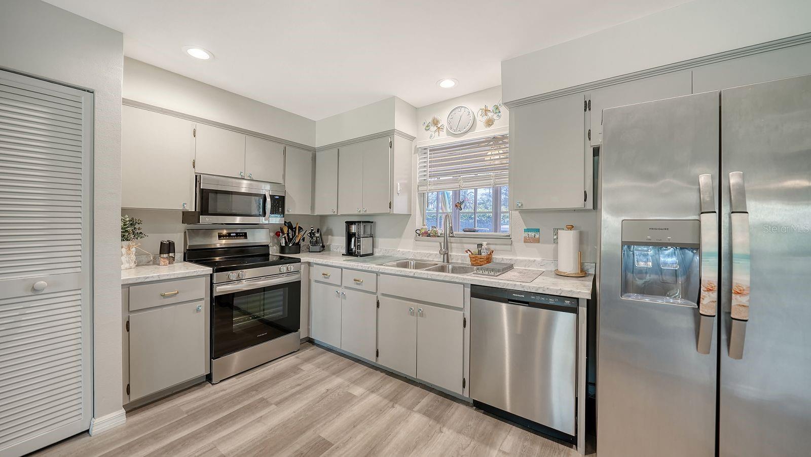 CAPTIVA GARDENS - Residential