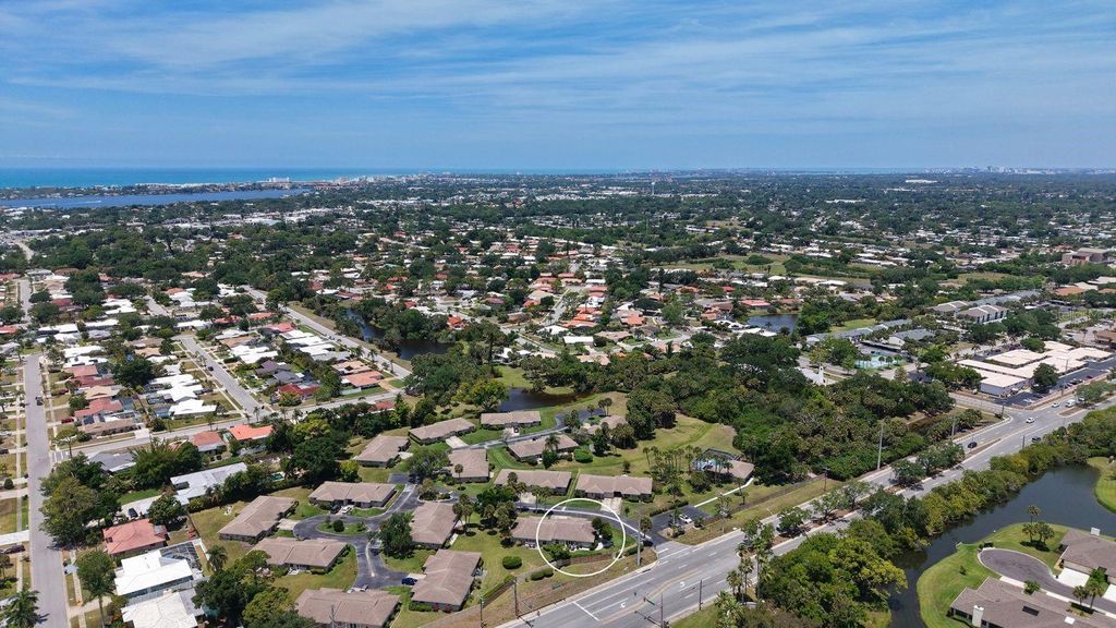 Photo of 2902 Captiva Gardens Drive #3, Sarasota, FL 34231 (MLS # A4692905)