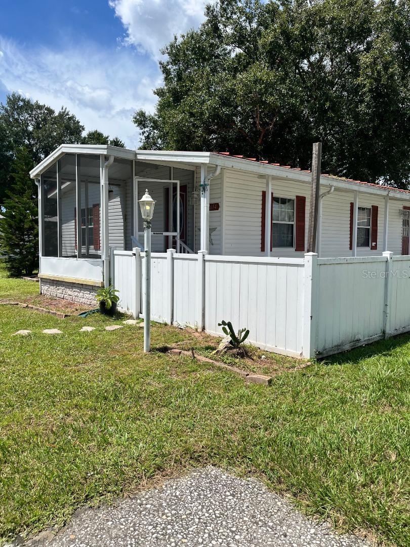 Charming 2-Bedroom Home in Countryside Village Mobile Home Community – Tampa, FL
Located just outside the beautiful town of Westchase, this well-maintained 2-bedroom, 2-bathroom manufactured home is nestled in the all-ages Countryside Village Mobile Home Community at 9601 Clubhouse Ln., Tampa, FL 33635.This inviting home offers:
Spacious 2 bedrooms and 2 full bathrooms, Convenient inside laundry room, Gated yard for added privacy and security
Cozy patio – perfect for morning coffee or enjoying stunning evening sunsets. Countryside Village is a land-lease community established in 1975, featuring 416 home sites. It offers affordable, family-friendly living in a clean and peaceful environment.
Lot rent: $725/month, including water, sewer, and garbage pickup plus all community amenities
Paved streets of average width throughout the community and city-provided water and sewer systems. Community Amenities:
Swimming pool, Clubhouse, Basketball courts, Horseshoe pits, On-site laundry facility
This community provides easy access to local schools, recreation, shopping, and entertainment options, making it a perfect choice for active individuals and families alike. This home needs a little TLC but move in ready and the best location around town.
Home is being sold as-is with the right to inspect. It does need a little TLC—bring your vision and make it your own! Easy to show.
All measurements are approximate; buyer is responsible for verifying all information.