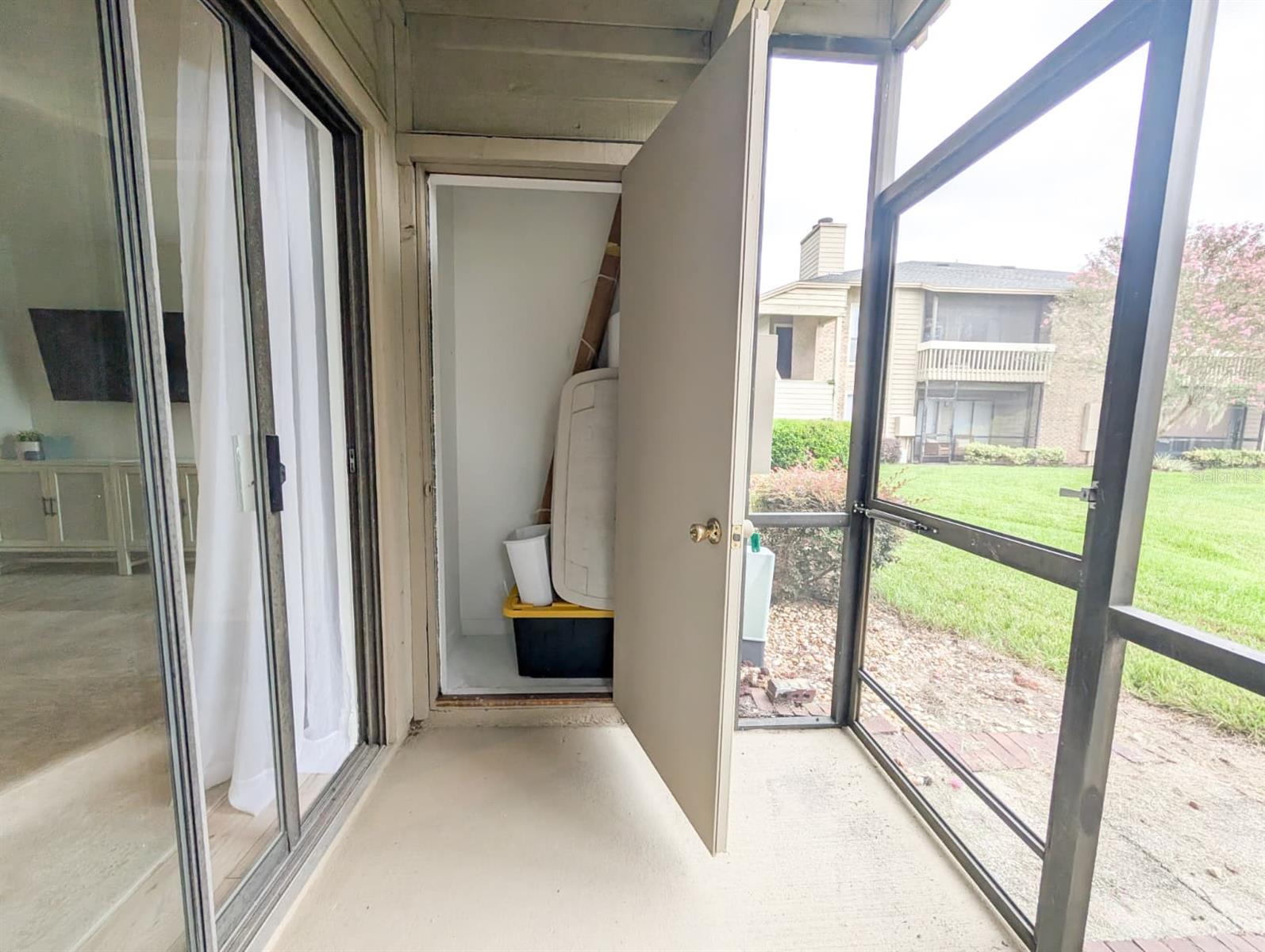 LANDNG AT BELLE RIVE CONDO - Residential