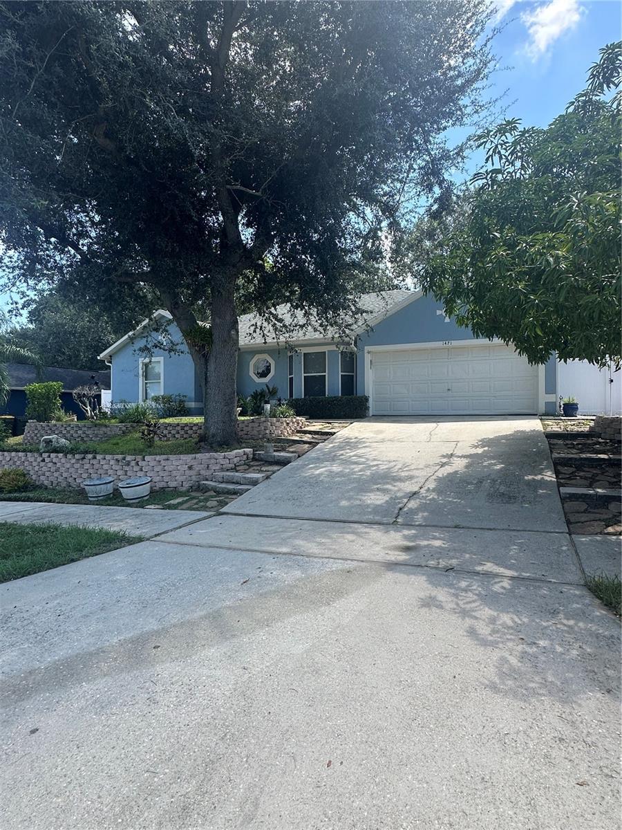 Beautiful 3 bedroom 2 bath in move in condition available immediately. Recently painted, luxury vinyl throughout, New cabinets, Quartz countertops, stainless steel appliances, ceiling fans in all rooms, screen in lanai, fenced in backyard. In city limits. close to hospital, shopping, schools and restaurants.