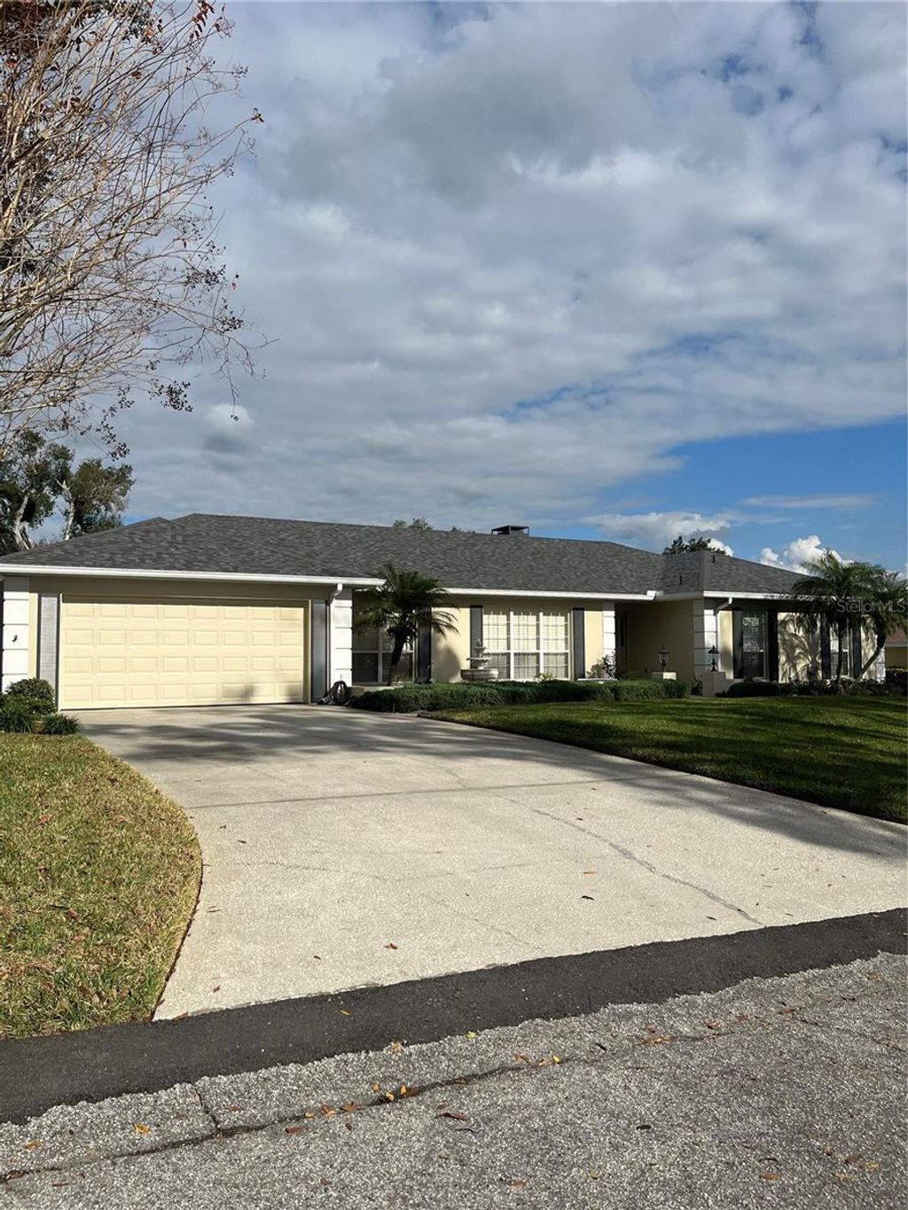 Photo of 6 Peachtree Ln, Winter Haven, FL 33881 (MLS # L4958436)