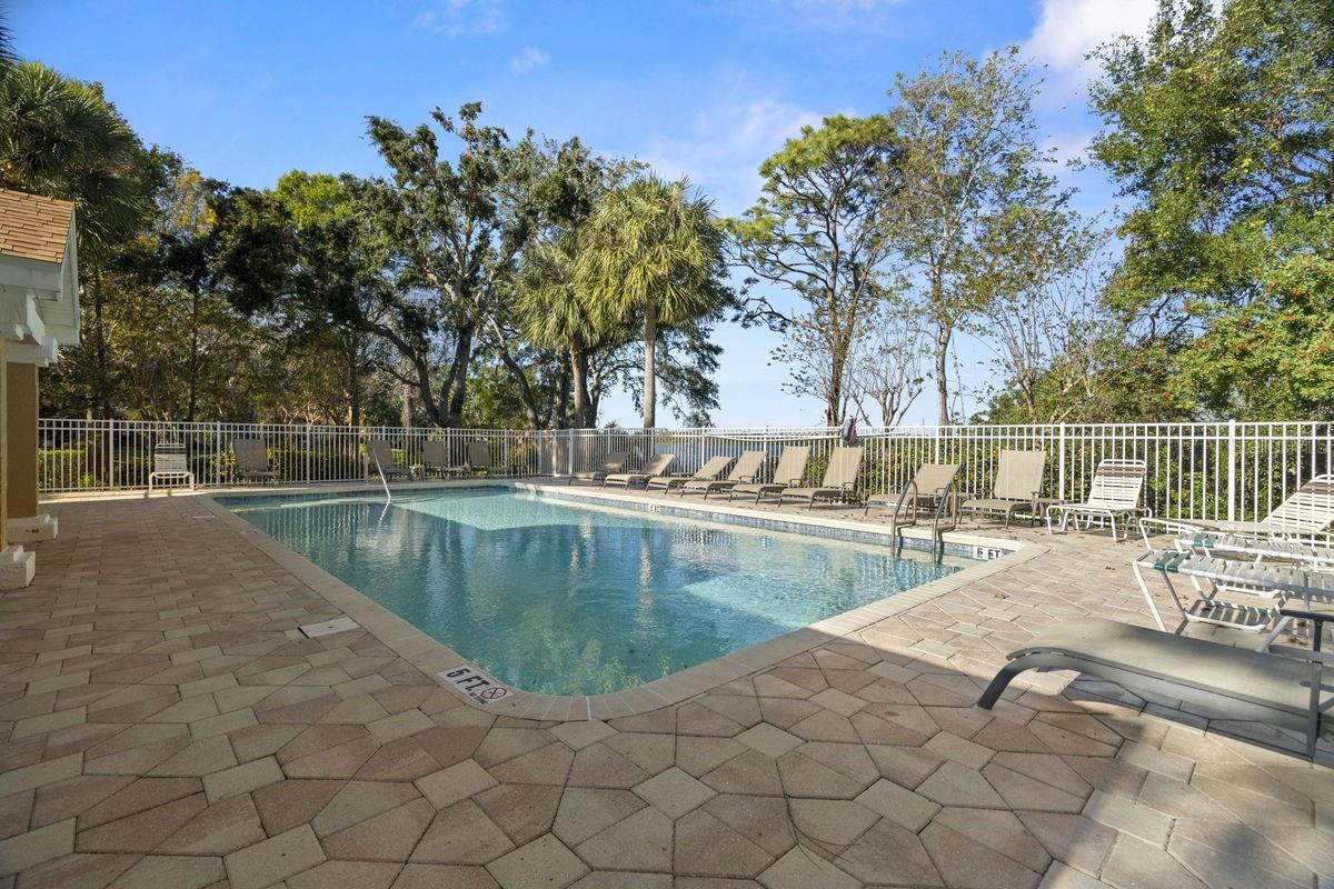 TOWNHOMES AT NORTH LAKE - Residential