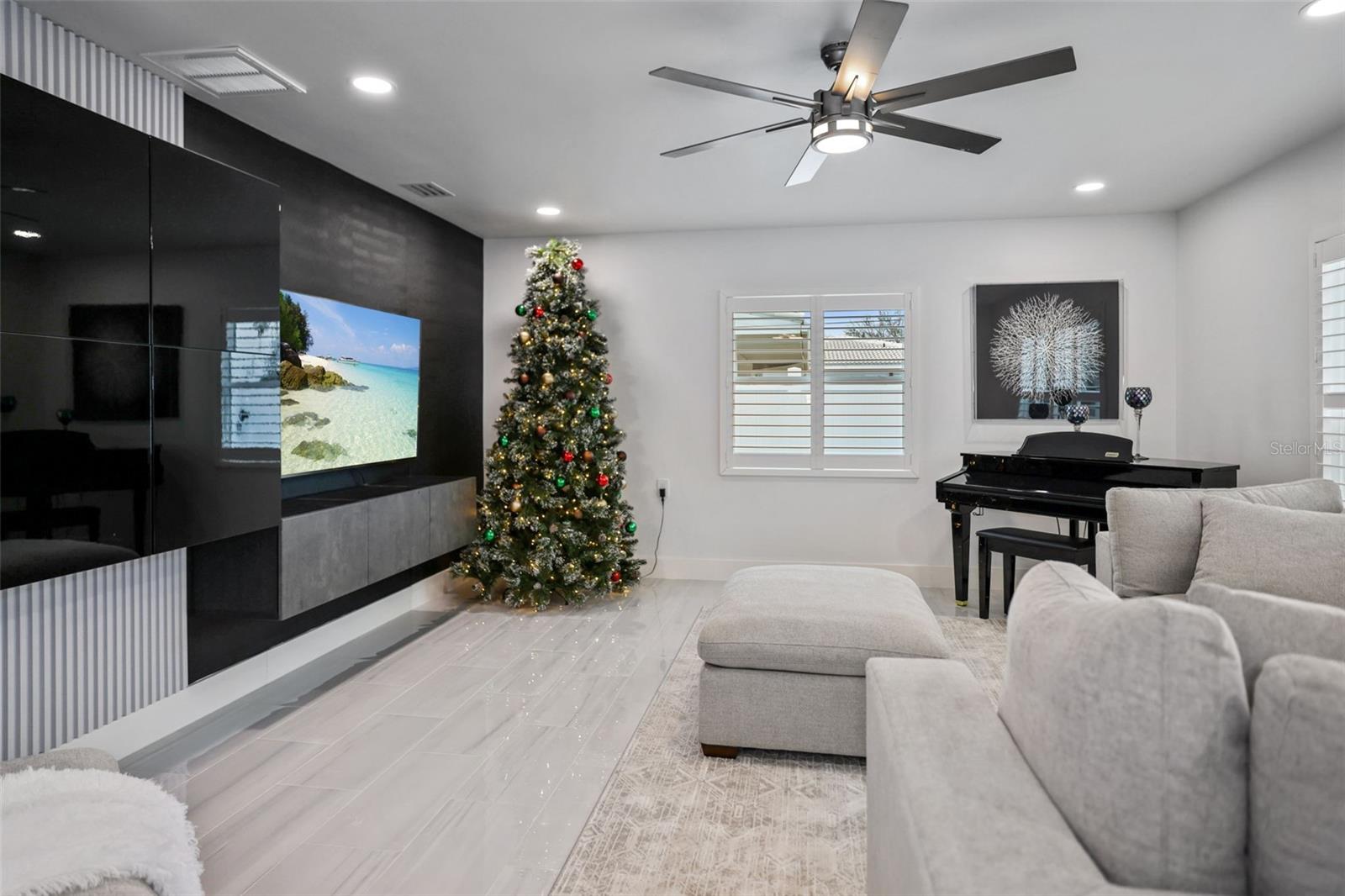 LONE PALM BEACH 3RD ADD - Residential