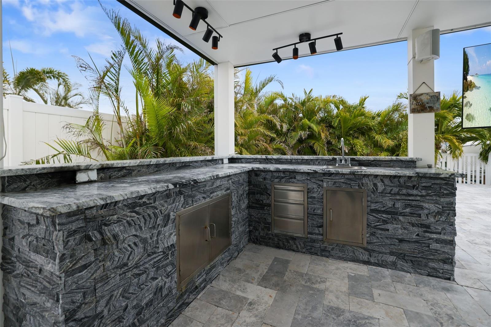 LONE PALM BEACH 3RD ADD - Residential