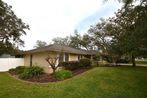 A home in LAKELAND