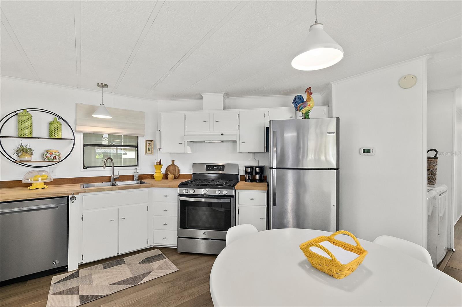 LAURELWOOD MOBILE ESTATES UNIT 01 - Residential