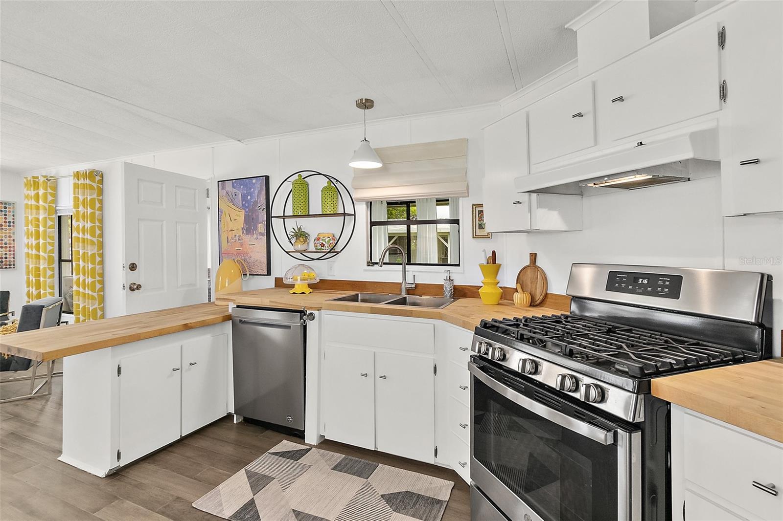 LAURELWOOD MOBILE ESTATES UNIT 01 - Residential