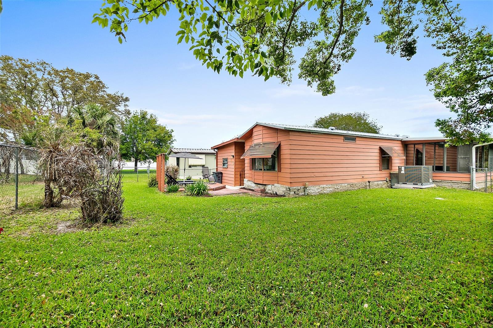 LAURELWOOD MOBILE ESTATES UNIT 01 - Residential