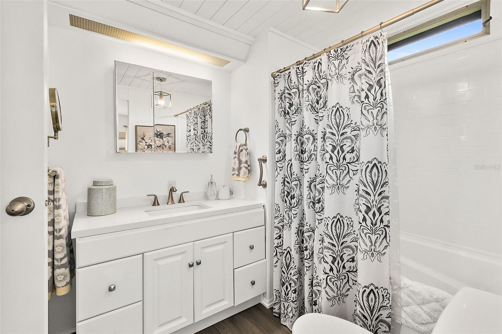 LAURELWOOD MOBILE ESTATES UNIT 01 - Residential