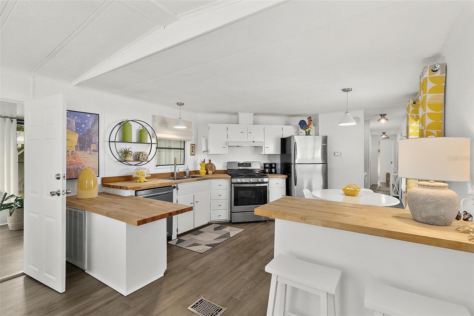LAURELWOOD MOBILE ESTATES UNIT 01 - Residential