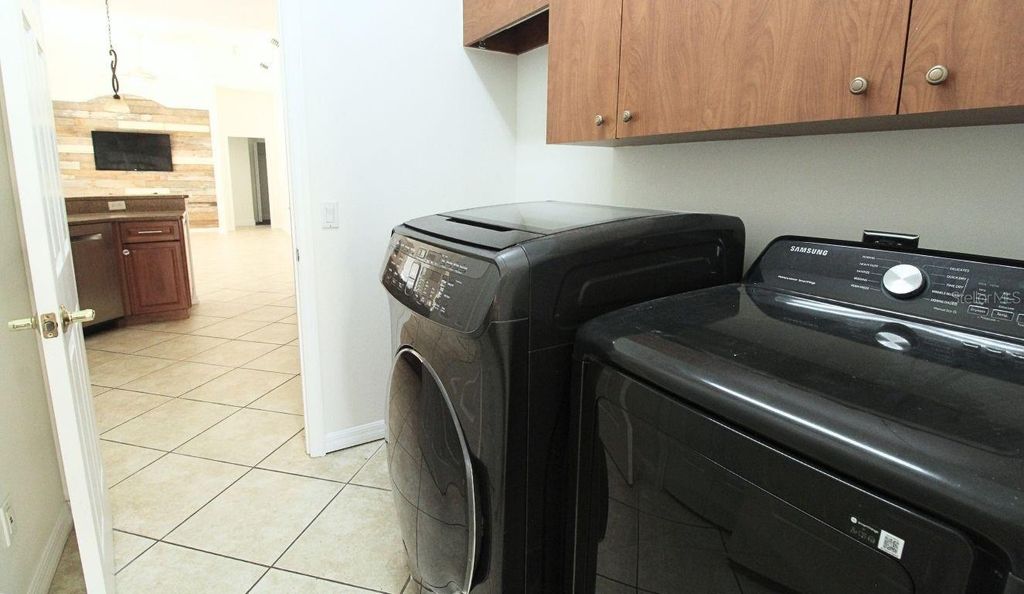 Photo of 5522 Eastwind Drive, Sarasota, FL 34233 (MLS # A4689679)