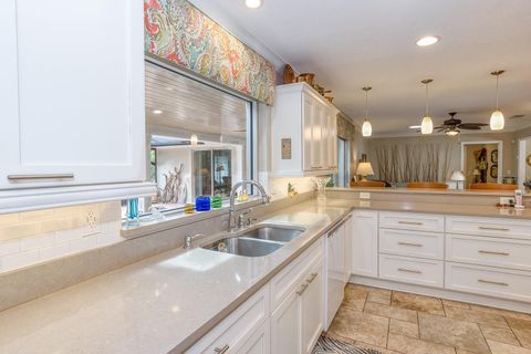 Tiny photo for 900 N Citrus Avenue, Howey In The Hills, FL 34737 (MLS # O6415895)