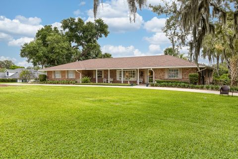 Photo of 900 N Citrus Avenue, Howey In The Hills, FL 34737 (MLS # O6415895)
