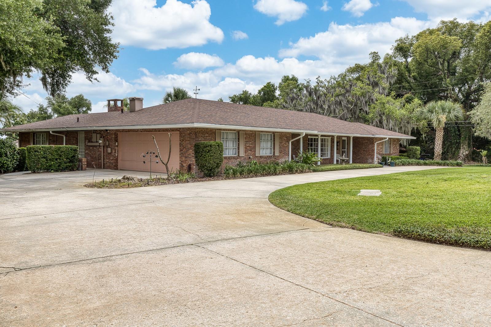 900 N CITRUS AVENUE