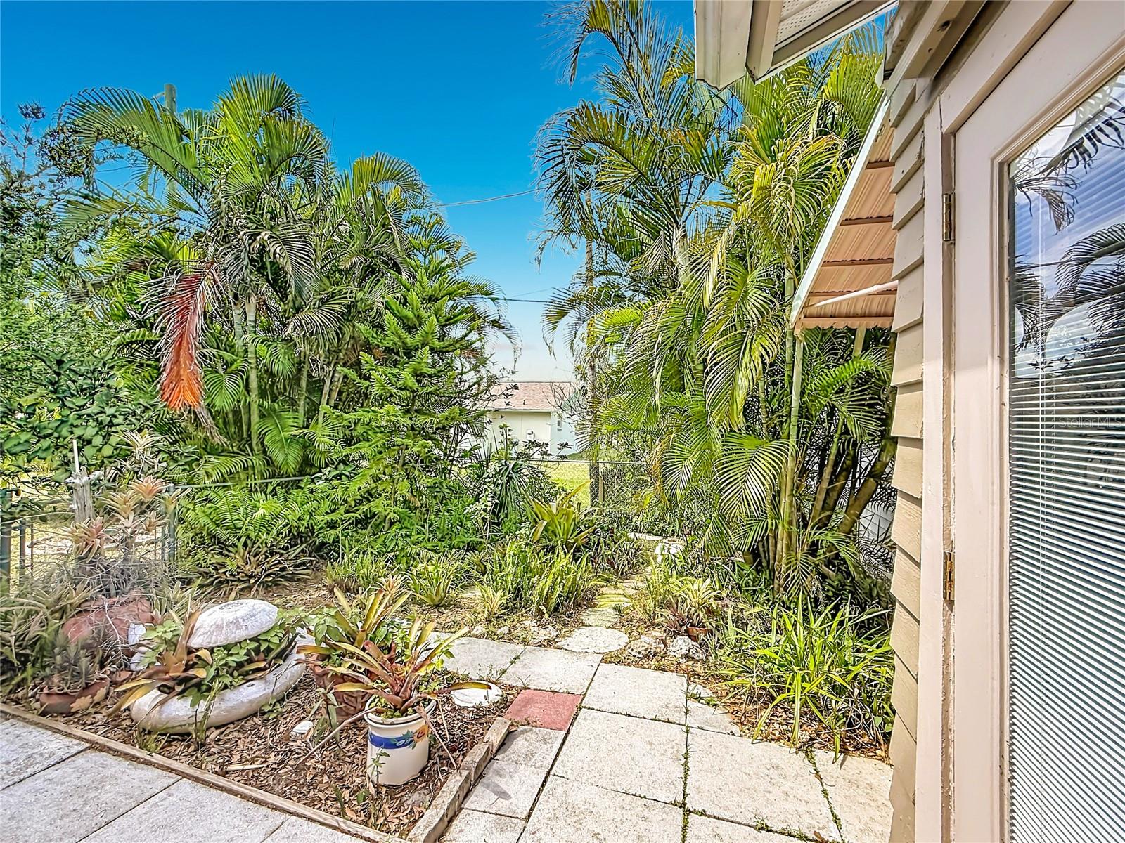 SOUTH VENICE - Residential