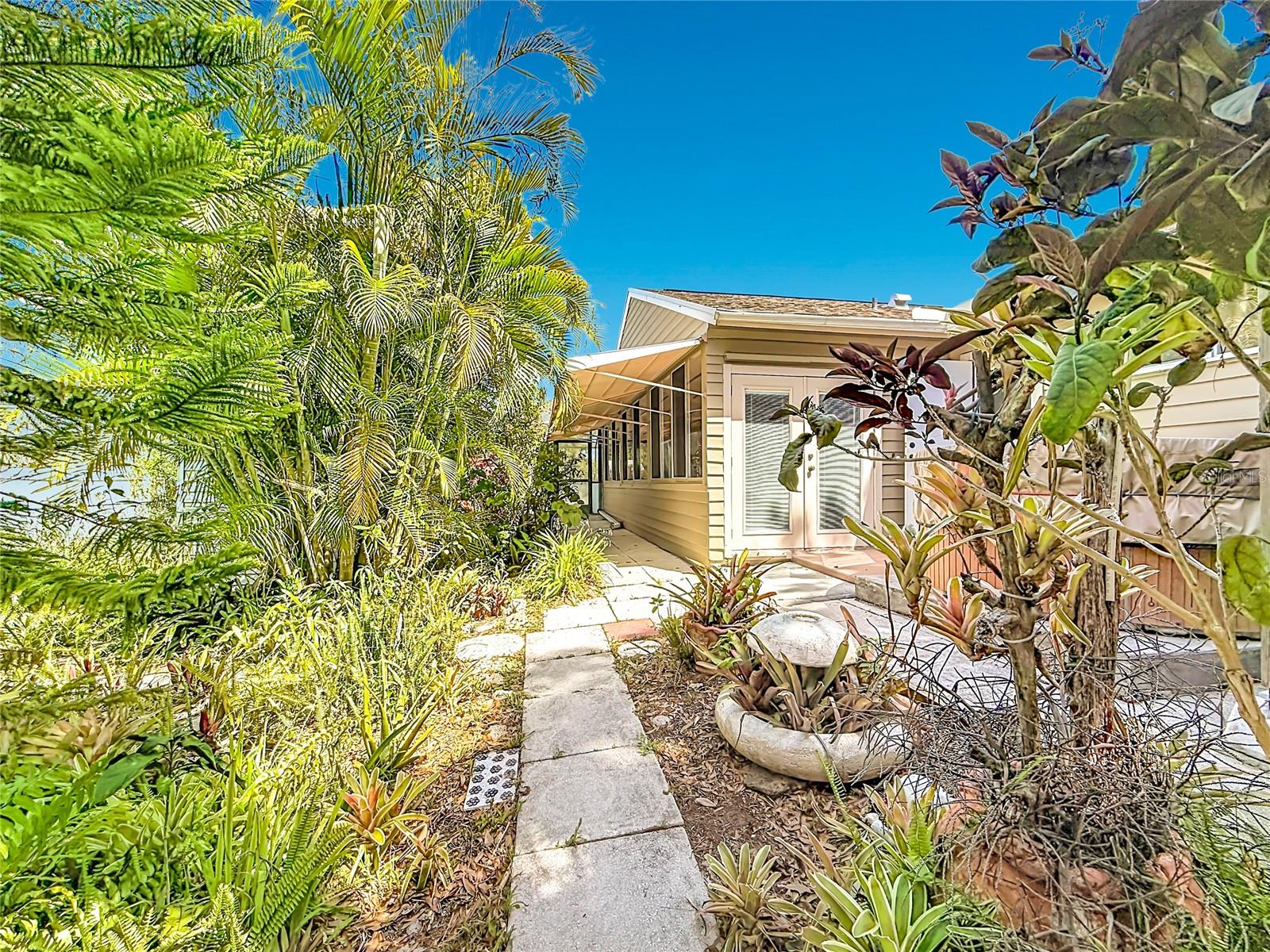 SOUTH VENICE - Residential